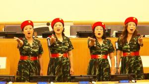 纽约国际艺术院的女兵们联合国总部演唱俄罗斯歌曲
